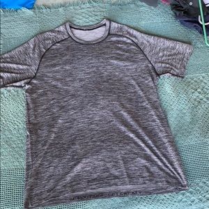 LuLuLemon athletics men’s vent tech ss XL